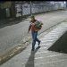 VÍDEO: Homem invade casa de idosa e furta orquídeas em bairro de Poços de Caldas