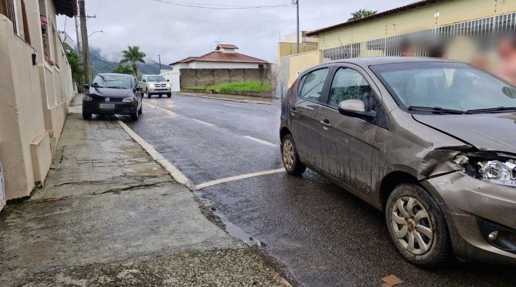 Idoso passa mal ao volante e causa acidente em Andradas
