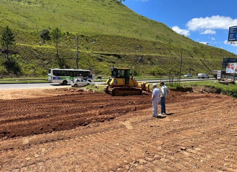 Nova rotatória do Jardim Centenário em Poços de Caldas está com obras avançadas