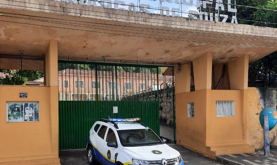Faca é apreendida com estudante em colégio de Poços de Caldas