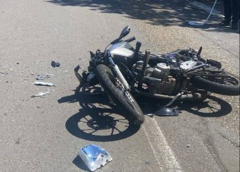 Acidente deixa motociclista ferido na Avenida João Pinheiro