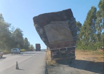 Mais de 3,5 mil motoristas são multados por transporte irregular de cargas em MG