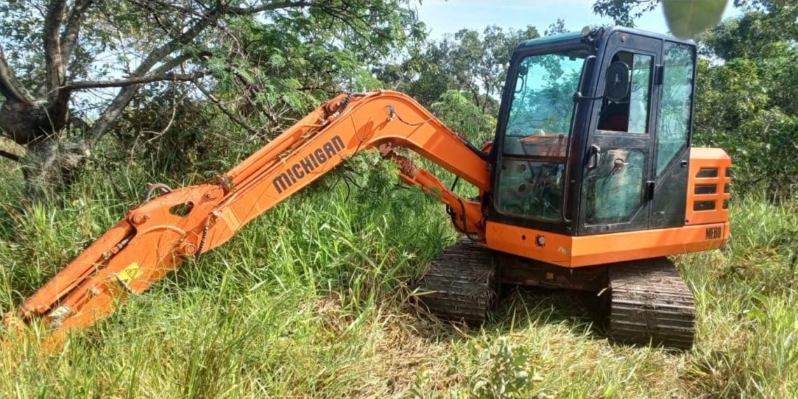 PM de Casa Branca recupera retroescavadeira avaliada em R$ 300 mil