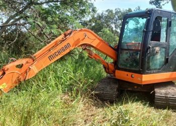 PM de Casa Branca recupera retroescavadeira avaliada em R$ 300 mil