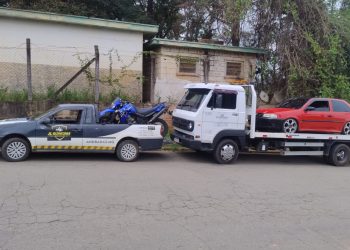 PM de Andradas multa 10 veículos e prende foragido durante operação