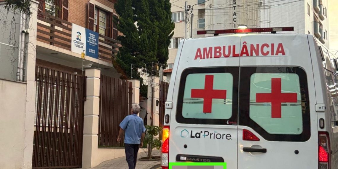 Samu e GCM contém menina em surto dentro de unidade do Conselho Tutelar em Poços