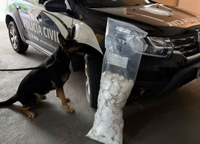 Polícia Civil “pega no flagra” dois traficantes com 9 mil papelotes de cocaína
