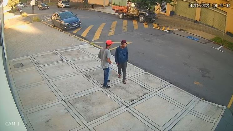 VÍDEO: suspeitos que assaltaram motorista de app em Poços são presos pela PM