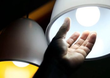 Aneel mantém bandeira verde na conta de luz em abril, sem cobrança extra