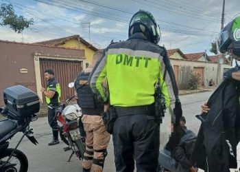 Motociclista em fuga invade casa no Jardim Kennedy 2 e confusão termina em briga