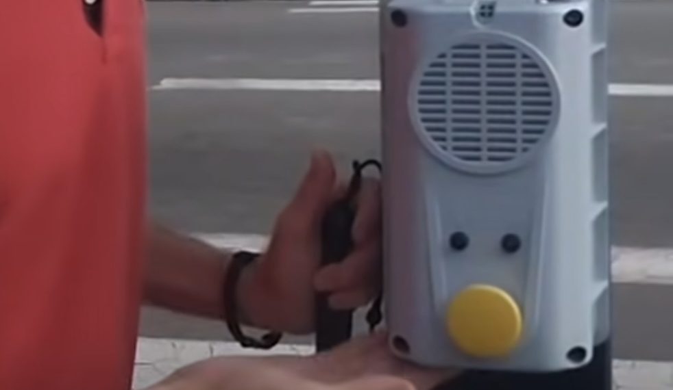 Erro na instalação de botoeiras sonoras em Poços de Caldas prejudica acessibilidade