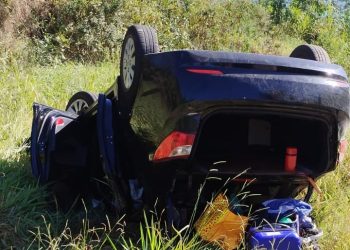 Três carros se envolvem em acidente na rodovia MG-179 no Sul de Minas