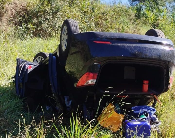 Três carros se envolvem em acidente na rodovia MG-179 no Sul de Minas