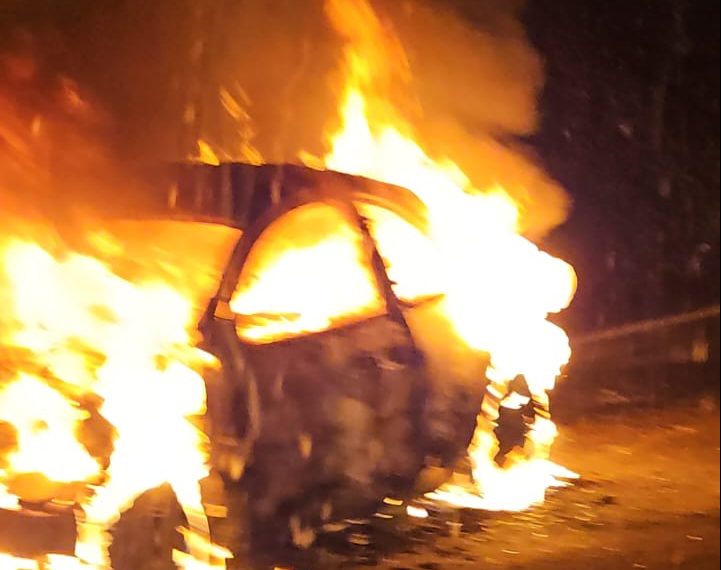 Incêndio destrói veículo na rodovia entre Poços de Caldas e Bandeira do Sul