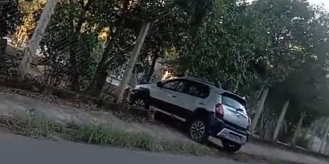 Durante trajeto para hospital, motorista passa mal e bate carro no Campo das Antas