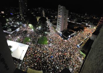 Carnaval de Poços atrai mais de 60 mil pessoas por dia e gera R$ 141 milhões para a economia local