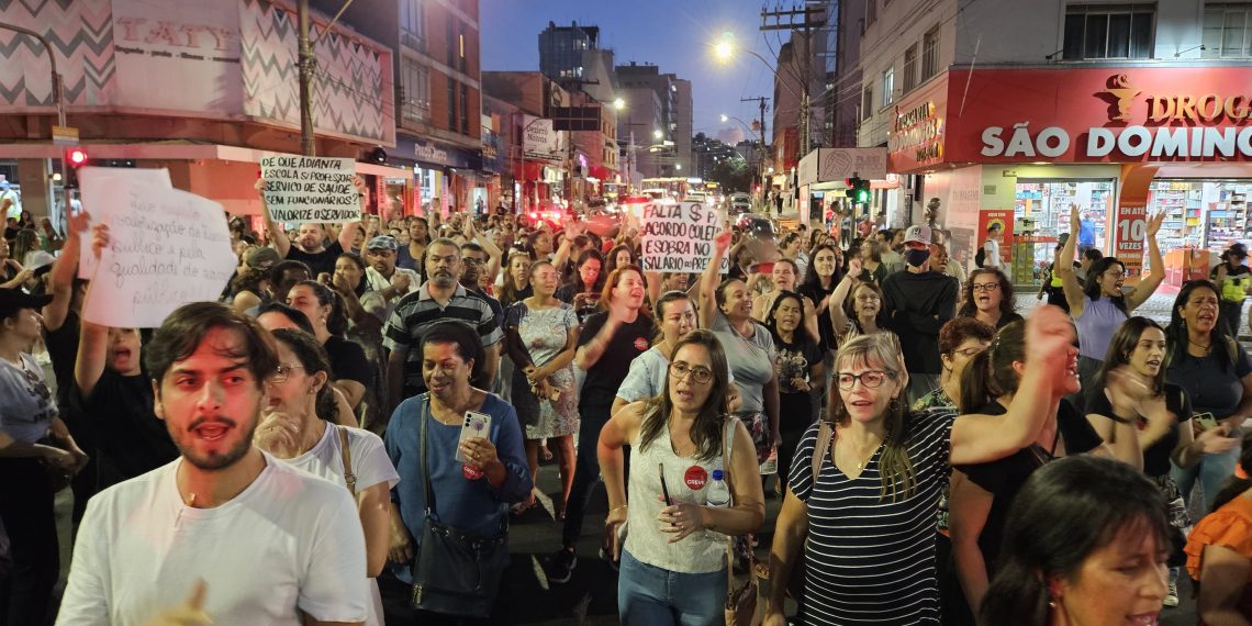 Manifestação dos servidores públicos reúne mais de 500 participantes