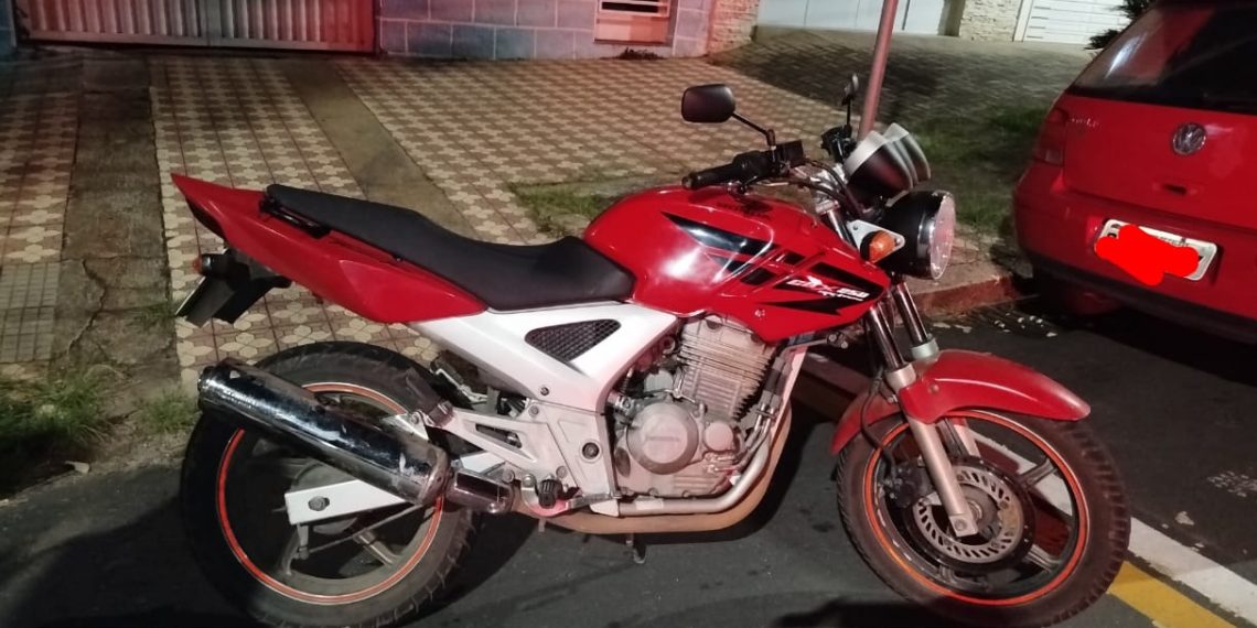 Motociclista é preso enquanto transportava drogas de Poços para Campestre em esquema de delivery do tráfico