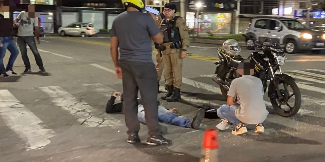 Acidente entre duas motos deixa condutores feridos em Poços de Caldas
