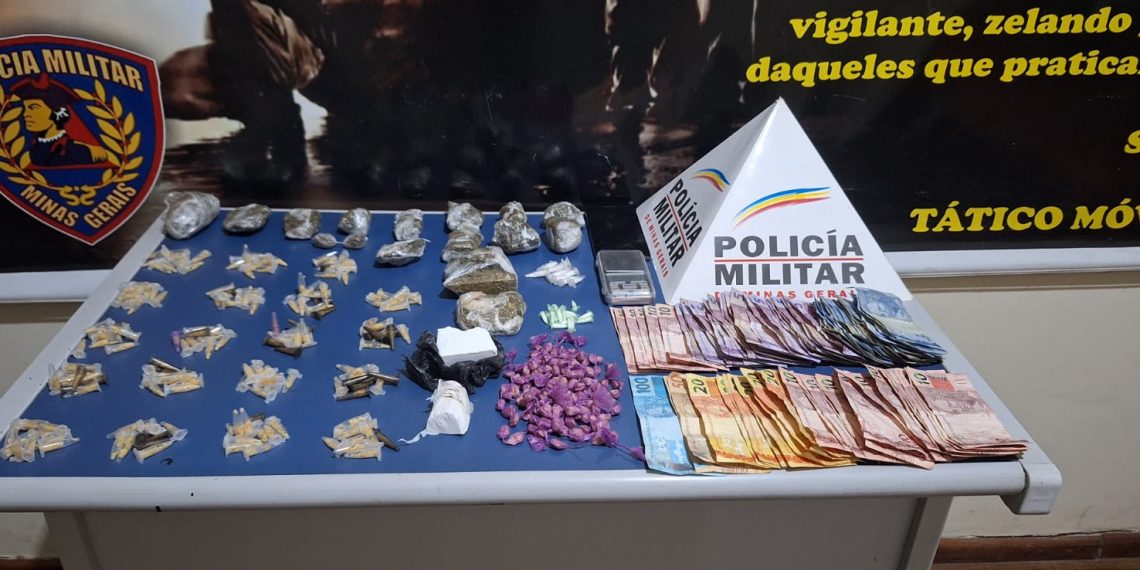 PM de Poços apreende grande quantidade de drogas em operação na ‘Biqueira do Zé das Eguas’