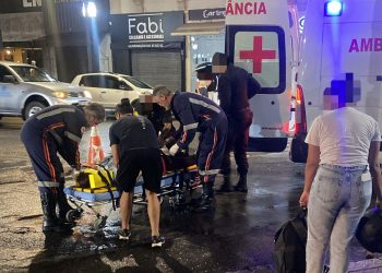 Atropelamento deixa motociclista e pedestre feridas em Poços de Caldas