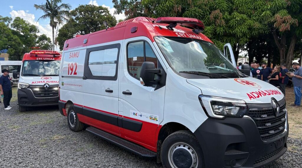 Samu de Poços recebe três novas ambulâncias através de programa federal