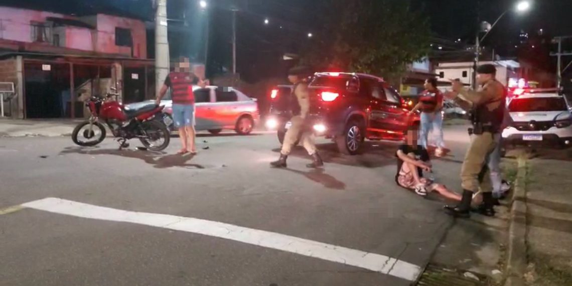 Colisão frontal entre motocicleta e carro deixa motociclista ferido em Poços de Caldas