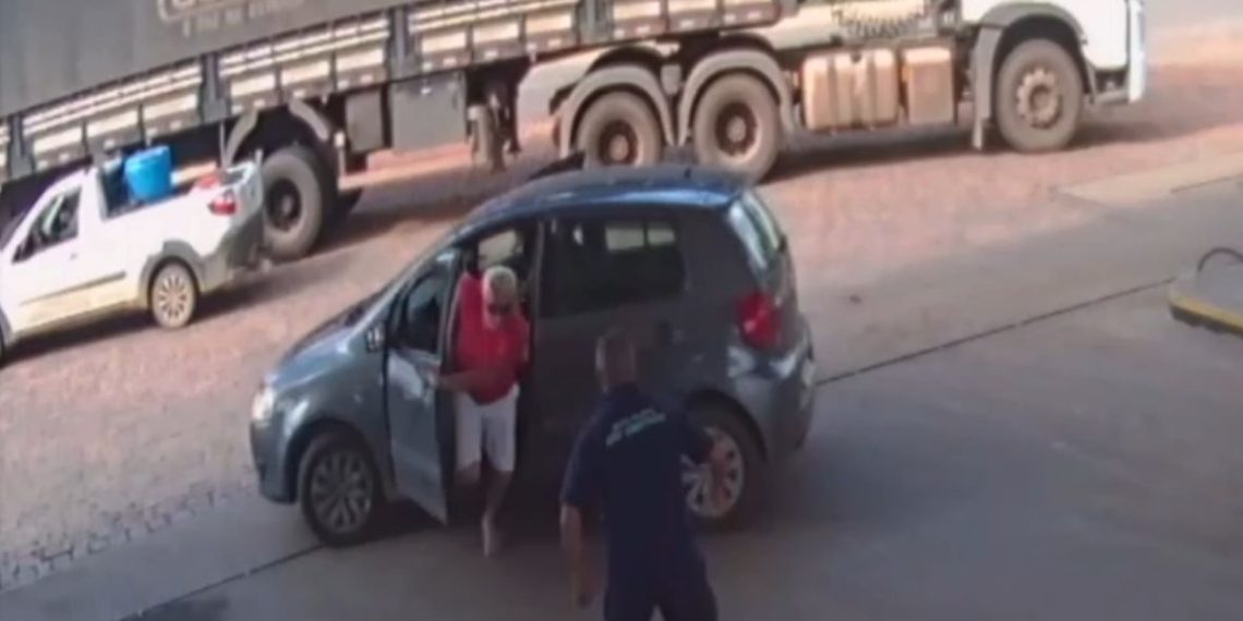 VÍDEO: criminoso rouba motorista de aplicativo em Espírito Santo do Pinhal; veículo é recuperado