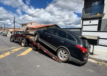 Prefeitura remove mais de 100 veículos abandonados das ruas de Poços de Caldas