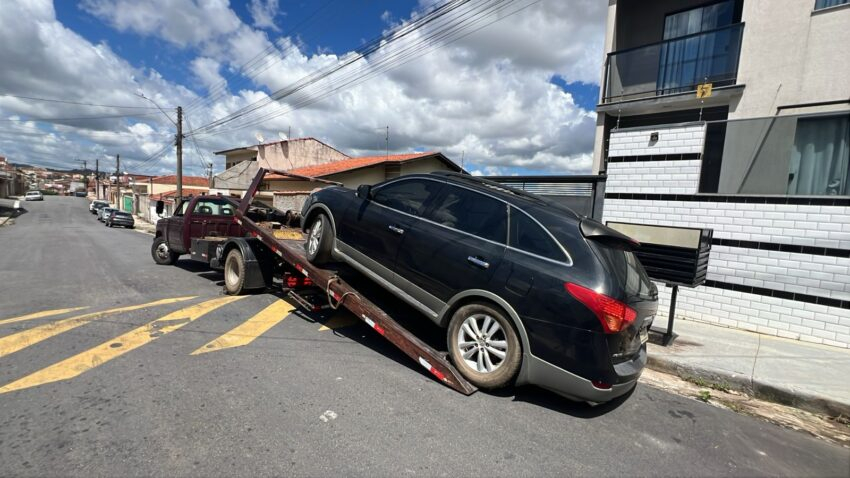 Prefeitura remove mais de 100 veículos abandonados das ruas de Poços de Caldas