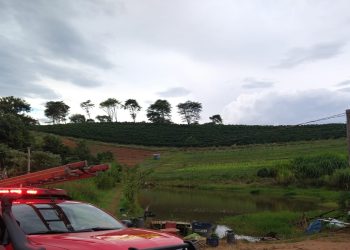 Homem de 44 anos morre afogado em açude de sítio