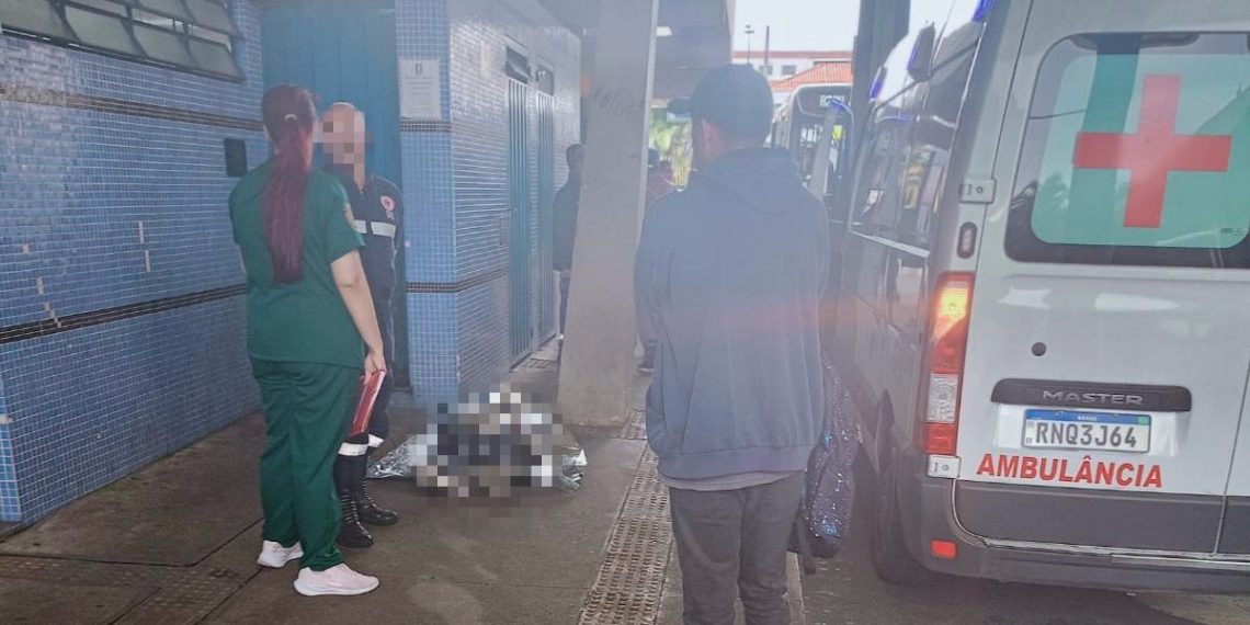 Homem morre no terminal de ônibus de Poços de Caldas, testemunhas relatam demora no atendimento