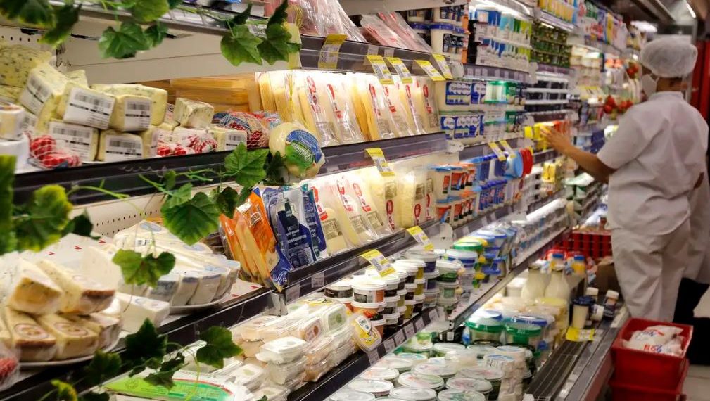 Governo Federal zera imposto de importação de várias alimentos; confira a lista