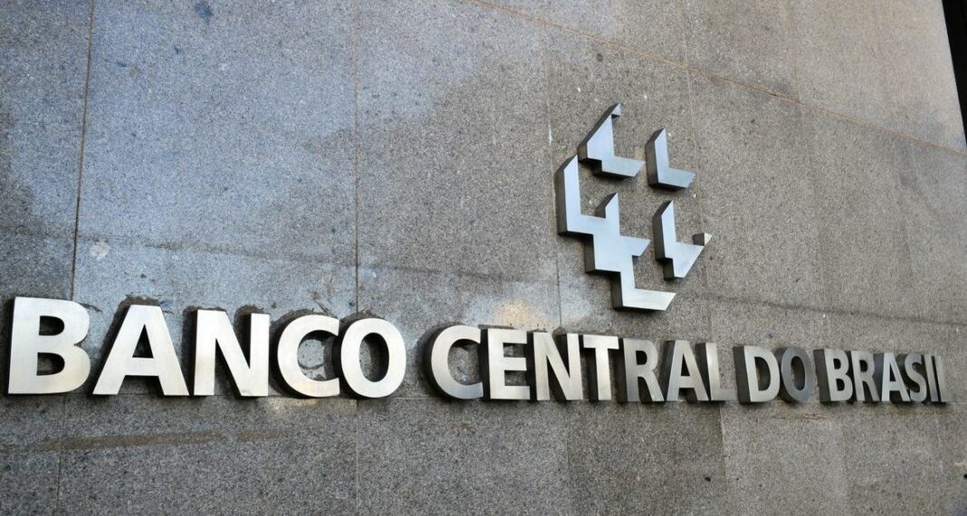 Prepare o bolso: previsão piora e banco central projeta inflação de 5,68% em 2025