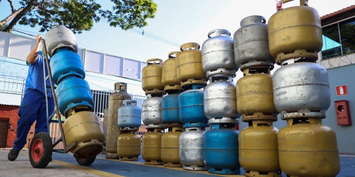 Gás de cozinha mantém estabilidade em março, mas registra alta de 4,8% em Poços no comparativo anual