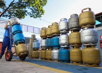 Gás de cozinha mantém estabilidade em março, mas registra alta de 4,8% em Poços no comparativo anual