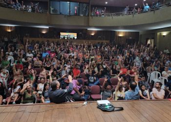 FIM DA GREVE: em assembleia nesta segunda (10/03) servidores de Poços assinaram acordo coletivo