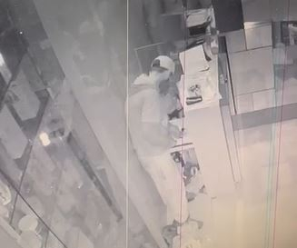 VÍDEO: loja é furtada duas vezes em menos de dez dias no centro de Poços de Caldas