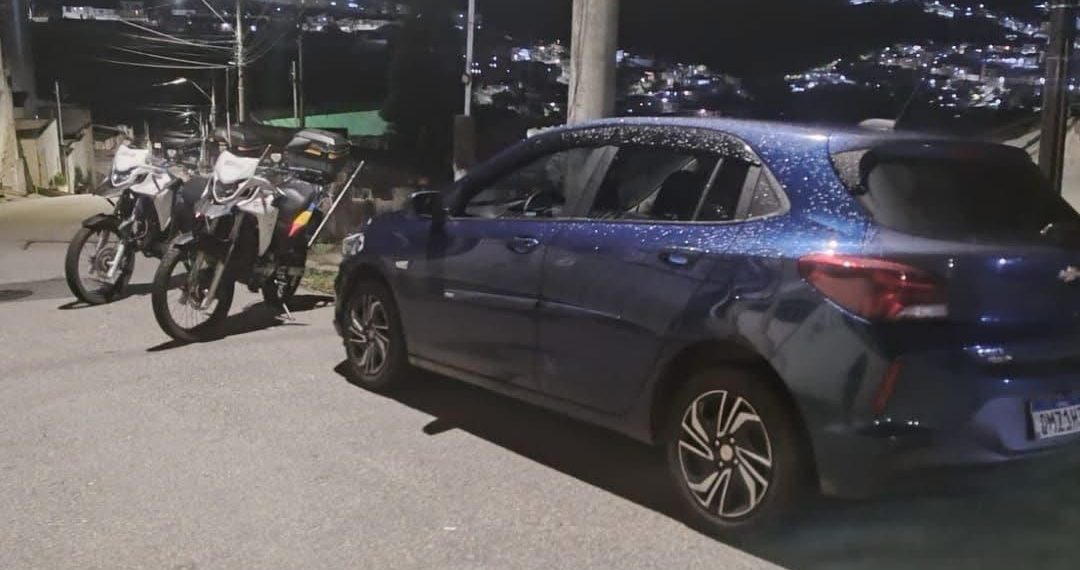 Carro roubado é recuperado pela PM em Poços de Caldas