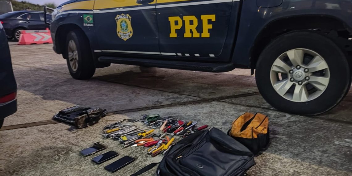VÍDEO: PRF persegue e prende 3 ladrões de peças de caminhão na BR-381