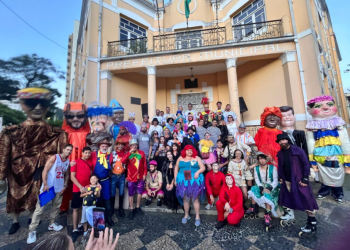 CARNAVAL: Rei Momo recebe a chave da cidade das mãos do prefeito de Poços de Caldas