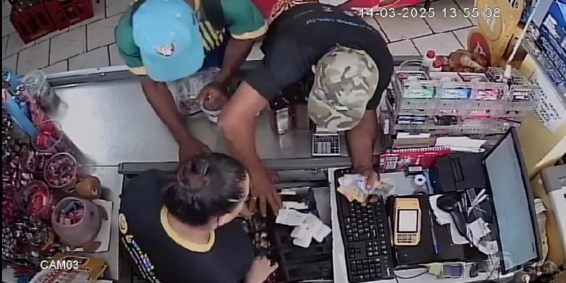 URGENTE: imagens mostram criminosos assaltando supermercado em Poços de Caldas