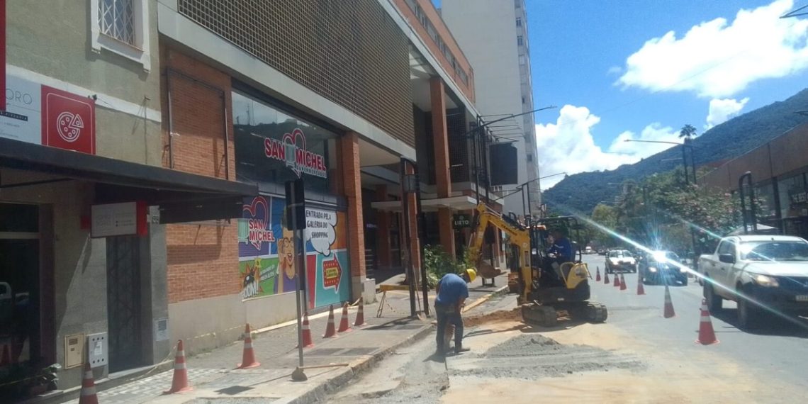 Obras do DMAE no Centro seguem durante esta semana e podem afetar fornecimento de água
