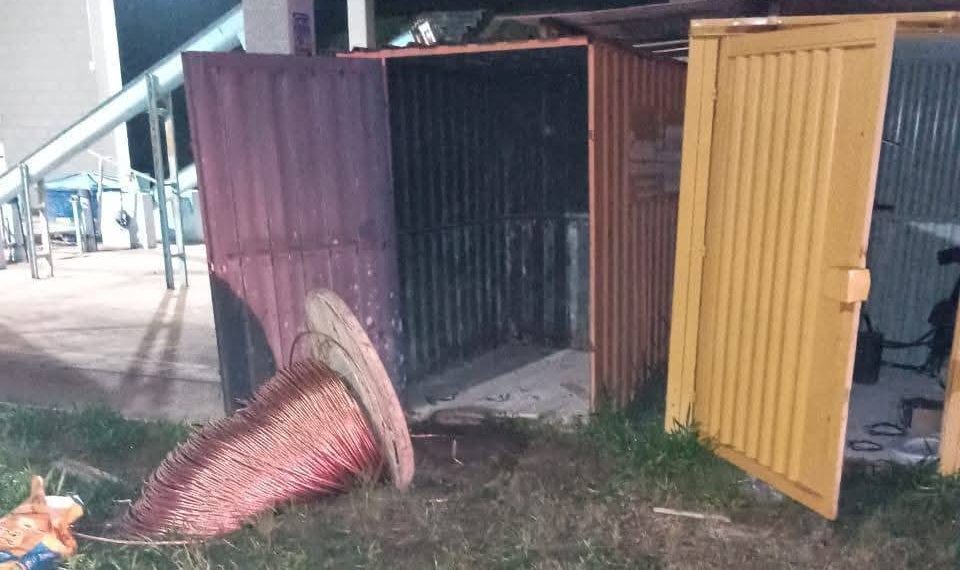 Sete homens armados roubam toneladas de cobre e caminhão-tanque em Aguaí