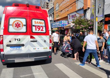 Mulher fica ferida após ser atropelada no Centro de Poços de Caldas