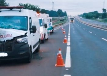 Cavalo solto provoca acidente com ambulância de São João da Boa Vista na rodovia SP-147