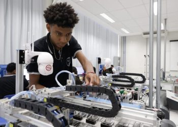 Governo de Minas anuncia sexta edição do Trilhas de Futuro e publica lista de cursos profissionalizantes prioritários