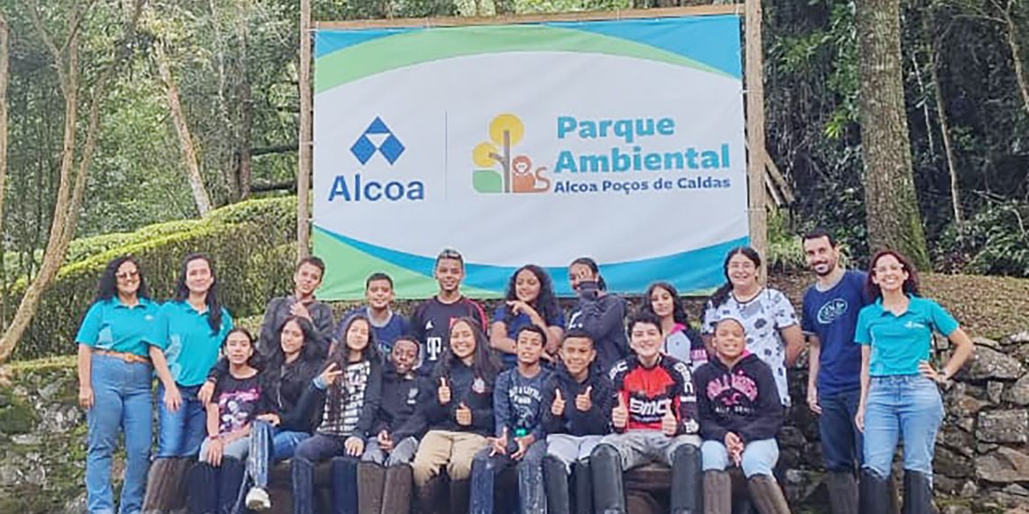 Alunos da rede pública participam do Programa Cultivando a Mata Atlântica promovido pela Alcoa