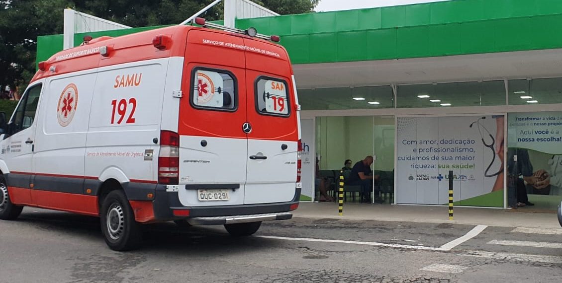 Mulher é esfaqueada por vizinho em Poços; suspeito é preso pela PM