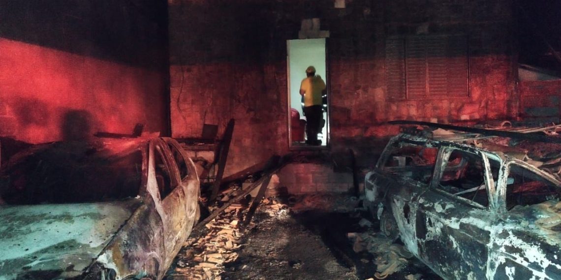 Incêndio destrói parte de residência em Andradas, mas moradores conseguem escapar ilesos